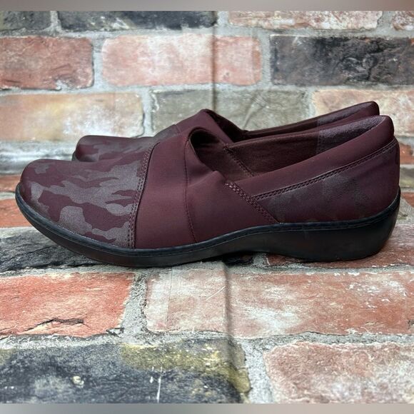 5 for $25🔥9.5 Clarks Collection Burgundy Camouflage Cora Loafer - Picture 6 of 9